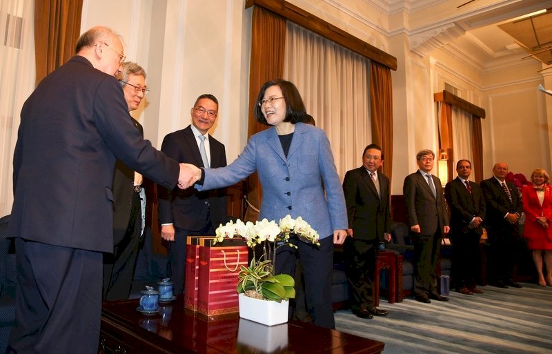 La presidenta Tsai agradece la contribución de médicos de ginecología y obstetricia