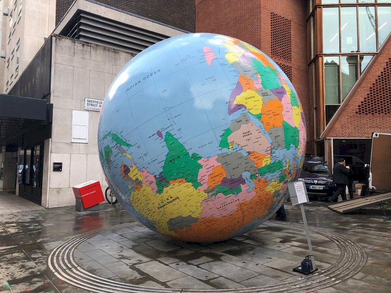 Un globo terrestre de una universidad británica utiliza el mismo color para señalar a Taiwán y China Continental