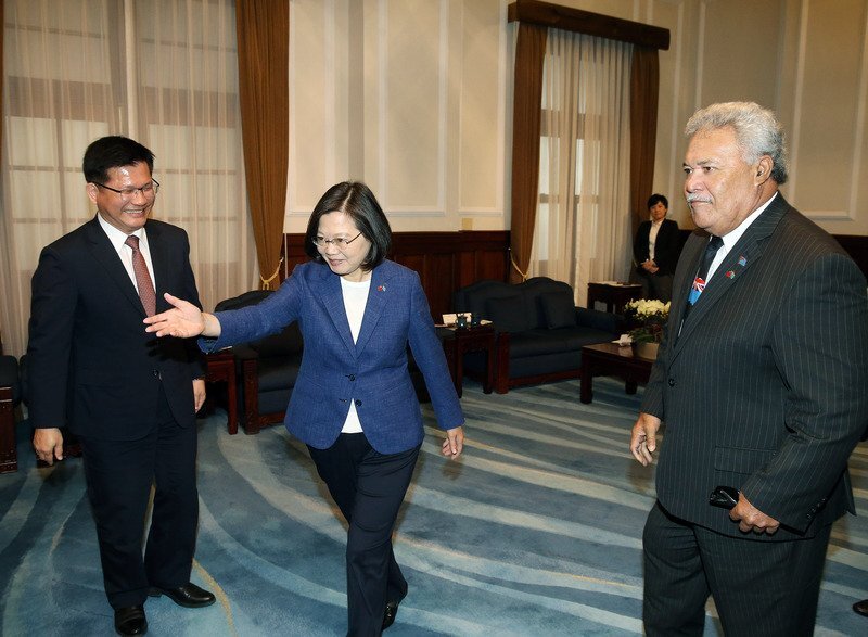 Tsai Ing-wen recibe al primer ministro de Tuvalu en el 40 aniversario del establecimiento de relaciones
