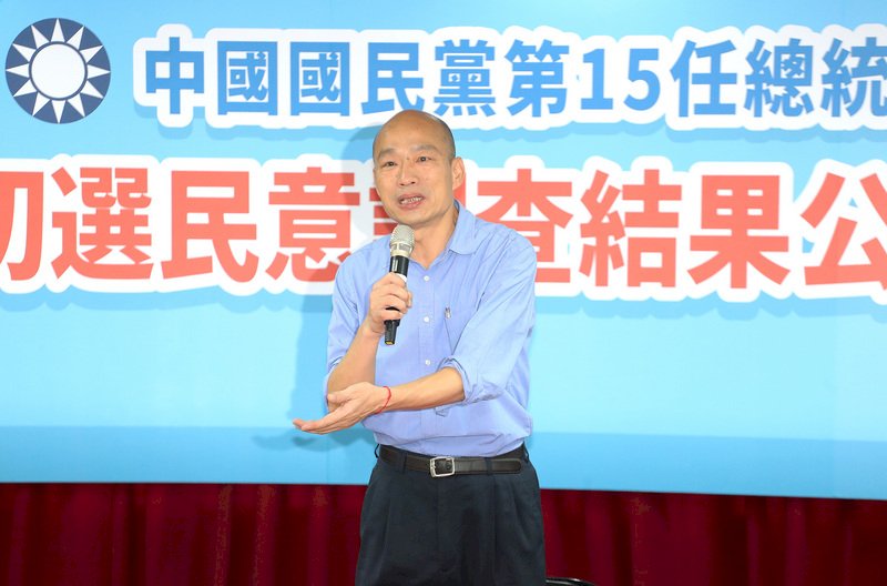 Han Kuo-yu atiende a los medios tras conocer los resultados de las primarias que lo convierten en el candidato del KMT a las presidenciales del 2020. (Foto: CNA)
