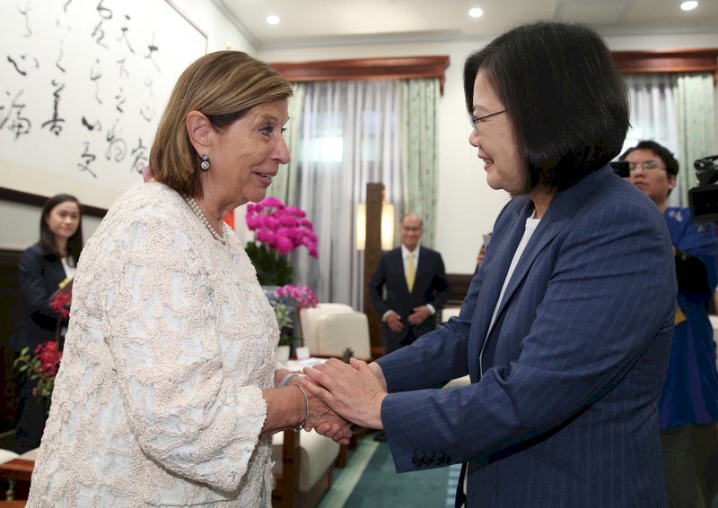 Tsai Ing-wen espera fortalecer lazos con el nuevo primer ministro británico