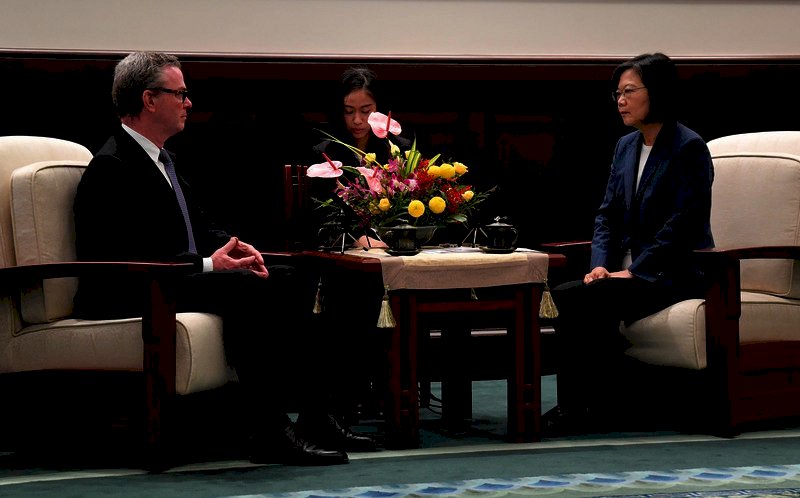 Tsai Ing-wen vuelve a exigir al gobierno hongkonés que dialogue con los manifestantes