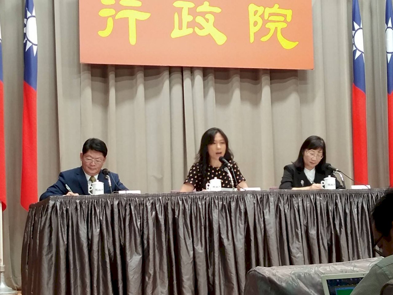 Su Tseng-chang: las regulaciones sobre la fiebre porcina africana protegen la isla