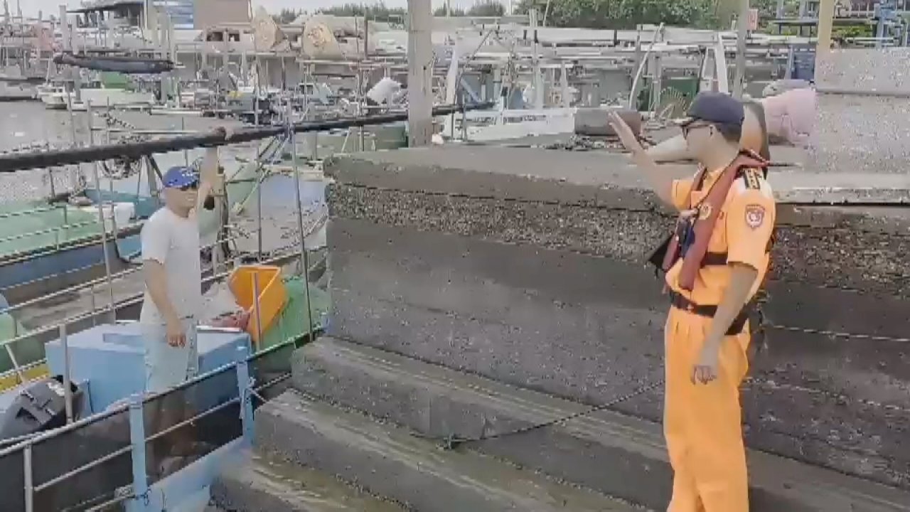 Fuertes multas por acercarse a la costa en días de tifón