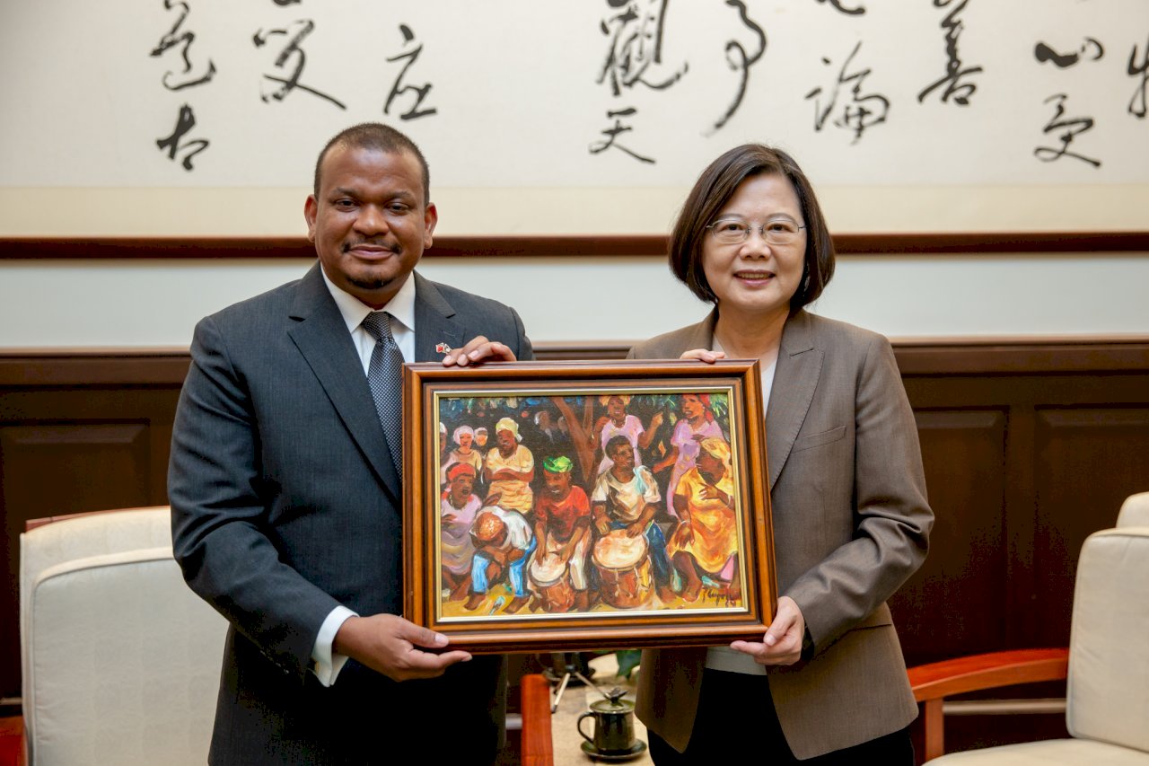 Tsai recibe a una delegación de Belice en vísperas del 30 aniversario del establecimiento de relaciones diplomáticas