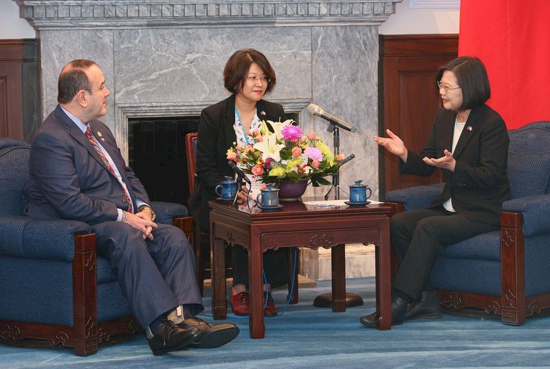 Tsai Ing-wen recibe a Alejandro Eduardo Giammattei, presidente electo de Guatemala