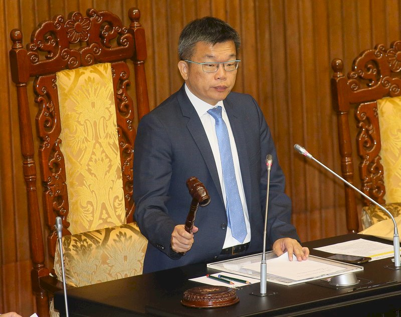 El Legislativo aprueba un presupuesto extraordinario para el pago de los cazas F16-V