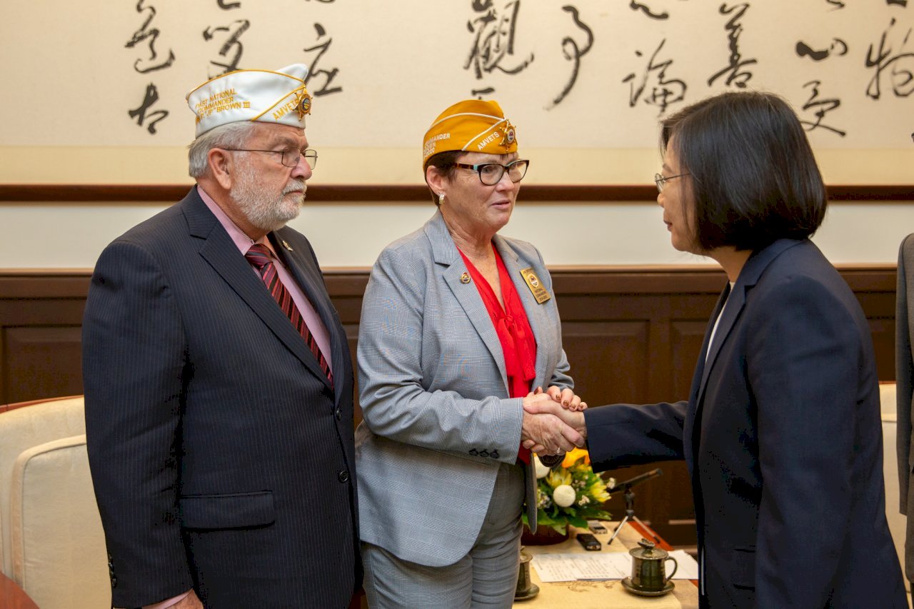 Tsai Ing-wen recibe a la Legión Estadounidense