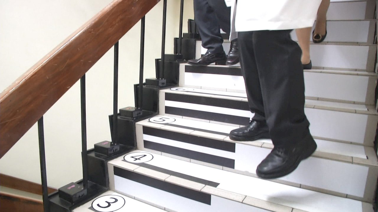 Un hospital diseña una escalera musical para animar a la gente a hacer más ejercicio físico