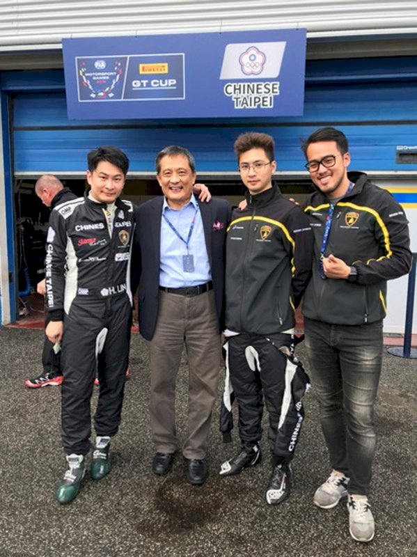 La bandera nacional estuvo presente en los Juegos del Automovilismo de la FIA