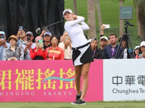 La estadounidense Nelly Korda consiguió defender su título del Taiwan Swinging Skirts LPGA el pasado fin de semana. Una de las noticias deportivas de la semana. (Foto: CNA)