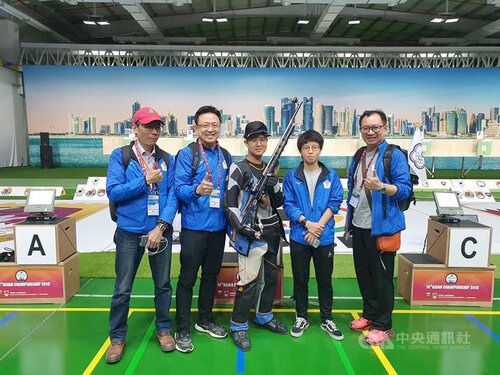 Lu Shao-chuan (centro) se clasifica para los Juegos Olímpicos de Tokio en la modalidad de tiro olímpico. Una de las noticias deportivas de la semana. (Foto: CNA)