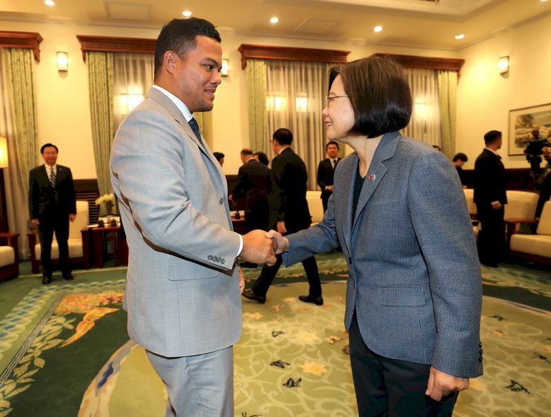 Ministro de Exteriores de Tuvalu visita Taiwán y refuerza las relaciones bilaterales