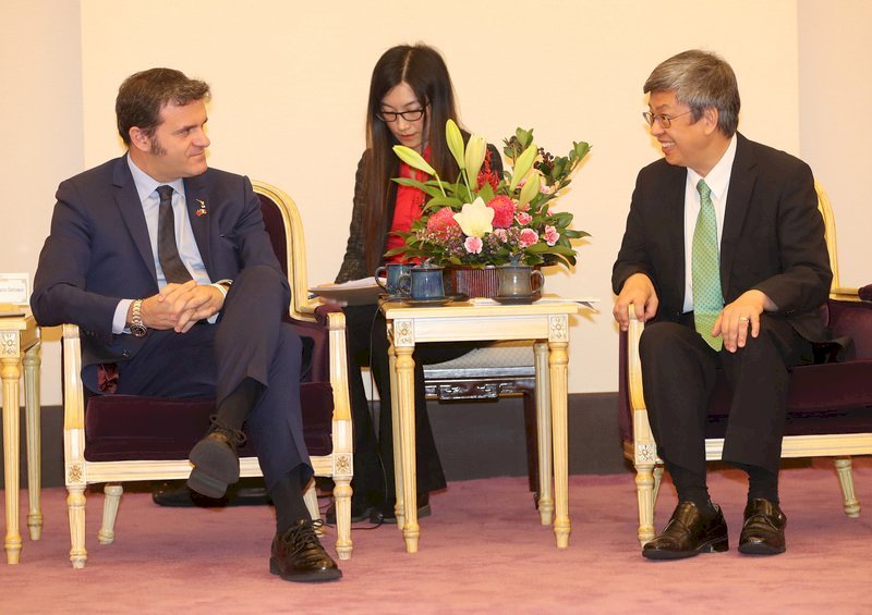 Chen Chien-jen recibe a una delegación de diputados italianos