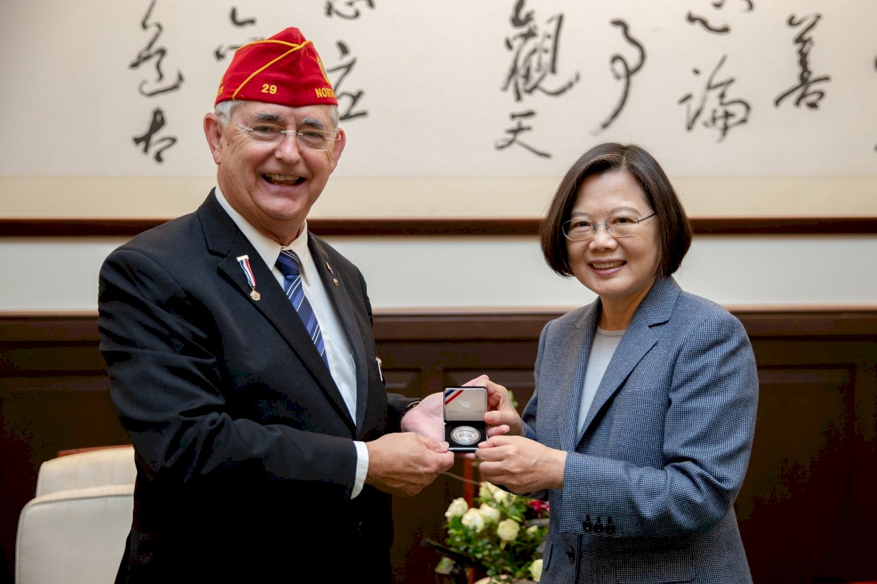 Tsai destaca la importancia de la protección a los veteranos y de los intercambios militares