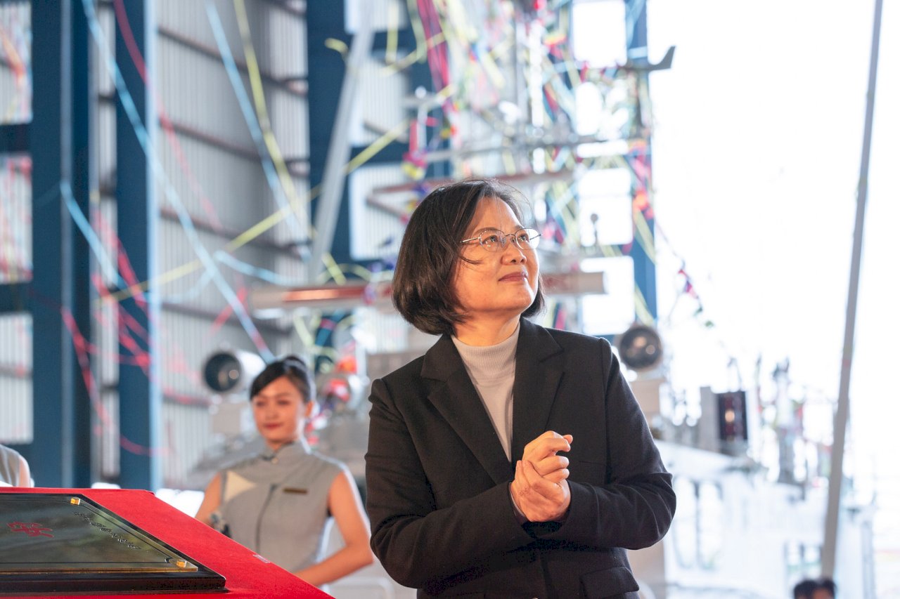 Tsai Ing-wen preside la presentación de la fragata guardacostas de fabricación nacional “Anping”