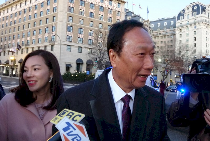 Terry Gou se entrevista con Donald Trump en Washington pero no hablan de Taiwán