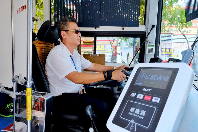 Límite de edad de conducción de vehículos pesados se elevará hasta los 68 años