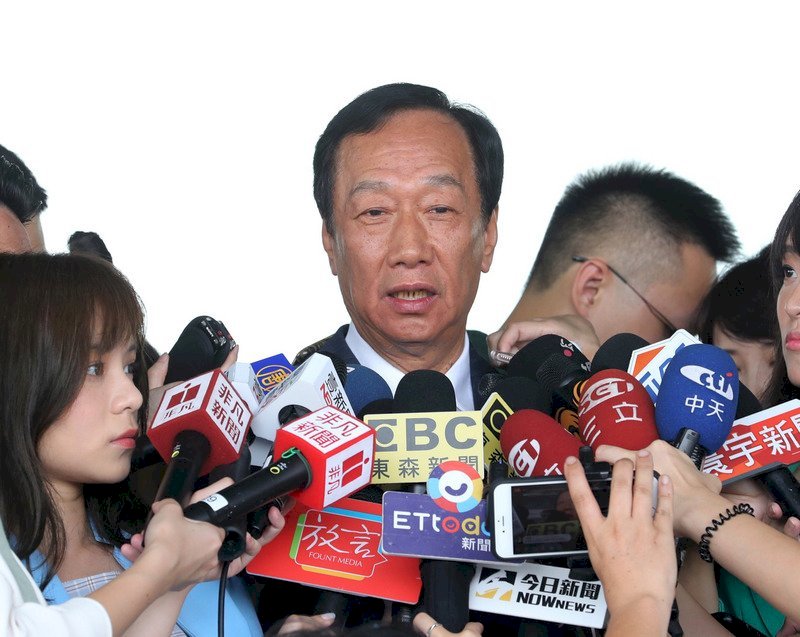 Terry Gou expresa estar arrepentido por no haberse presentado a las elecciones