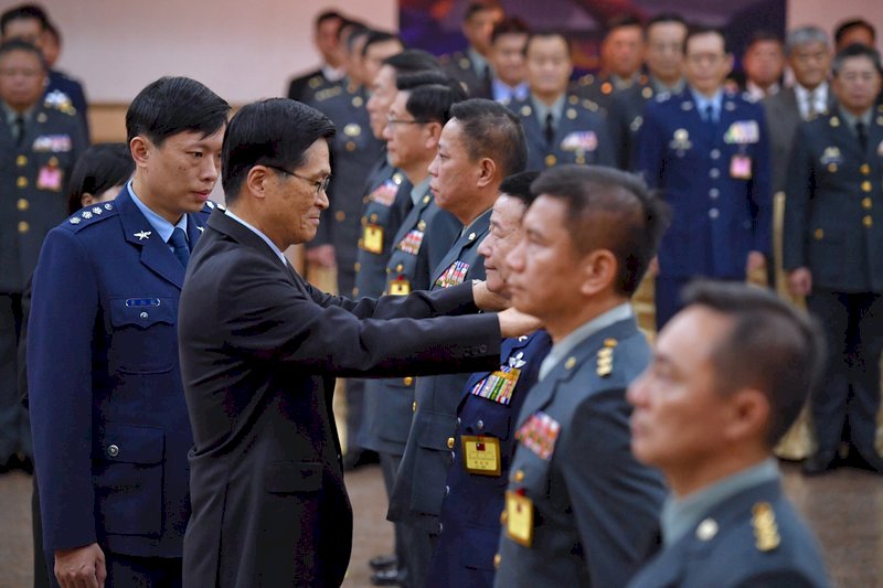 Tsai Ing-wen pide al Ejército renovar la defensa mediante un “pensamiento innovador”