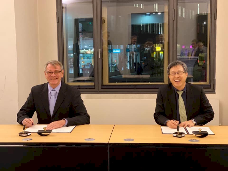 Taiwán y Alemania firman un acuerdo de aceptación mutua de licencias de conducción de vehículos