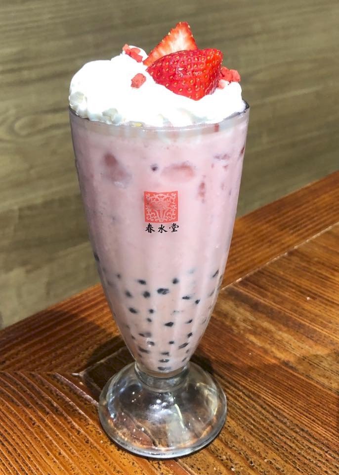 El té con leche y perlas de mandioca (bubble tea)