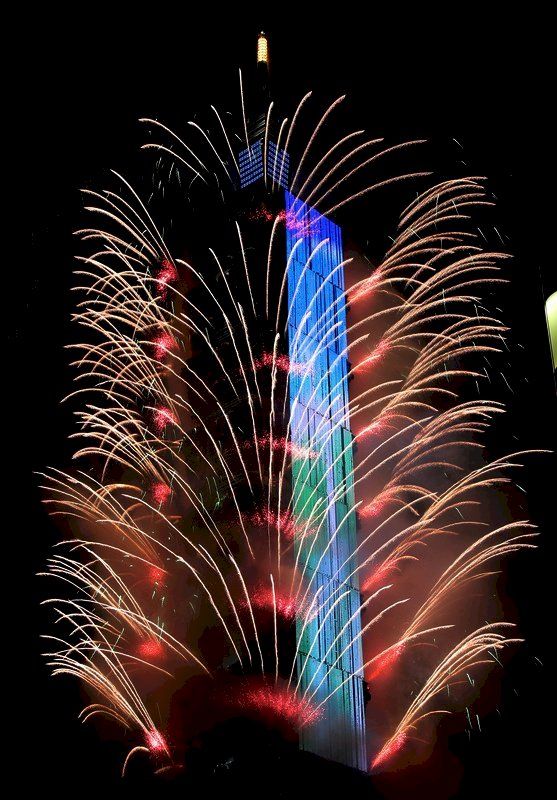 Espectáculo de luces del Taipéi 101 muestra animación con especies protegidas taiwanesas