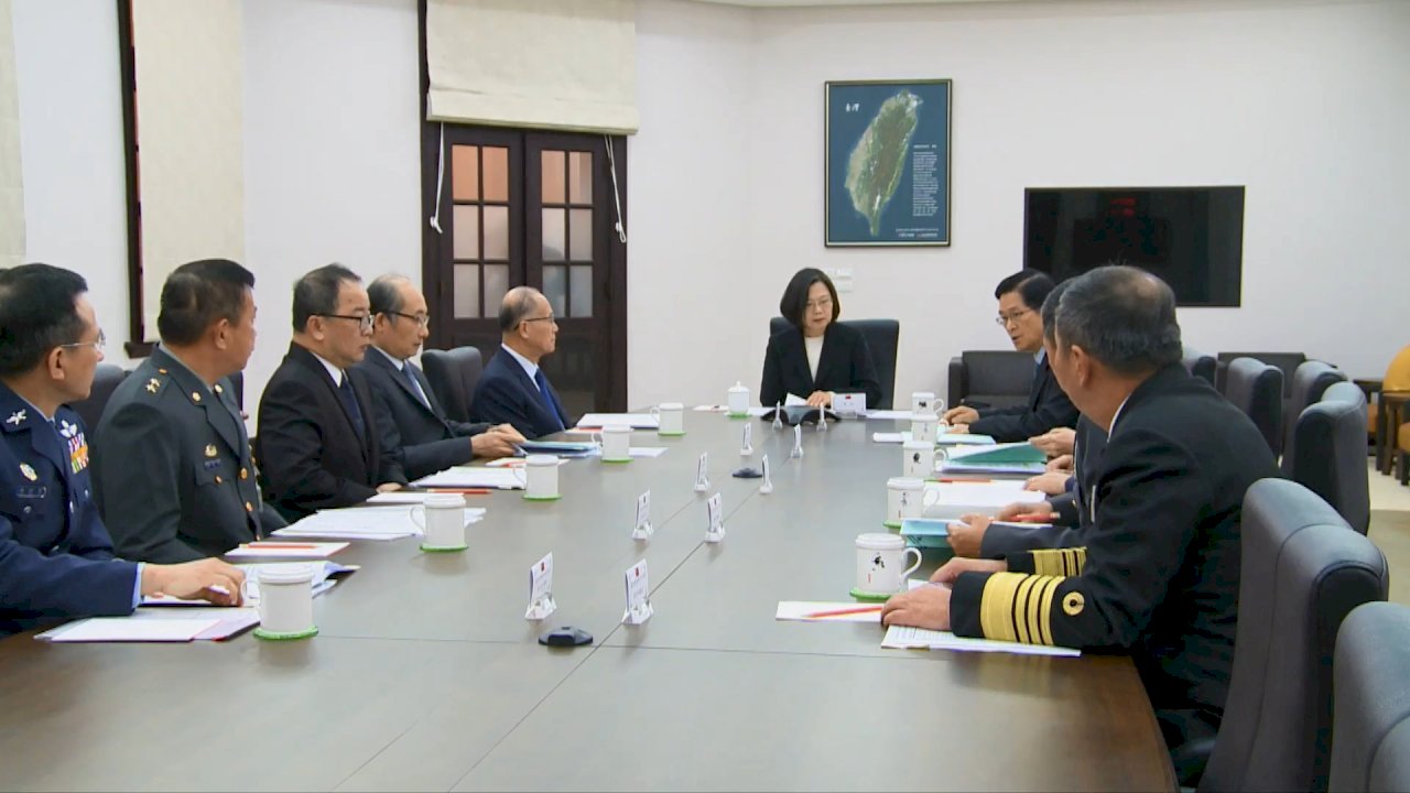 Tsai Ing-wen se reune con altos mandos del ejército tras caída de helicóptero militar