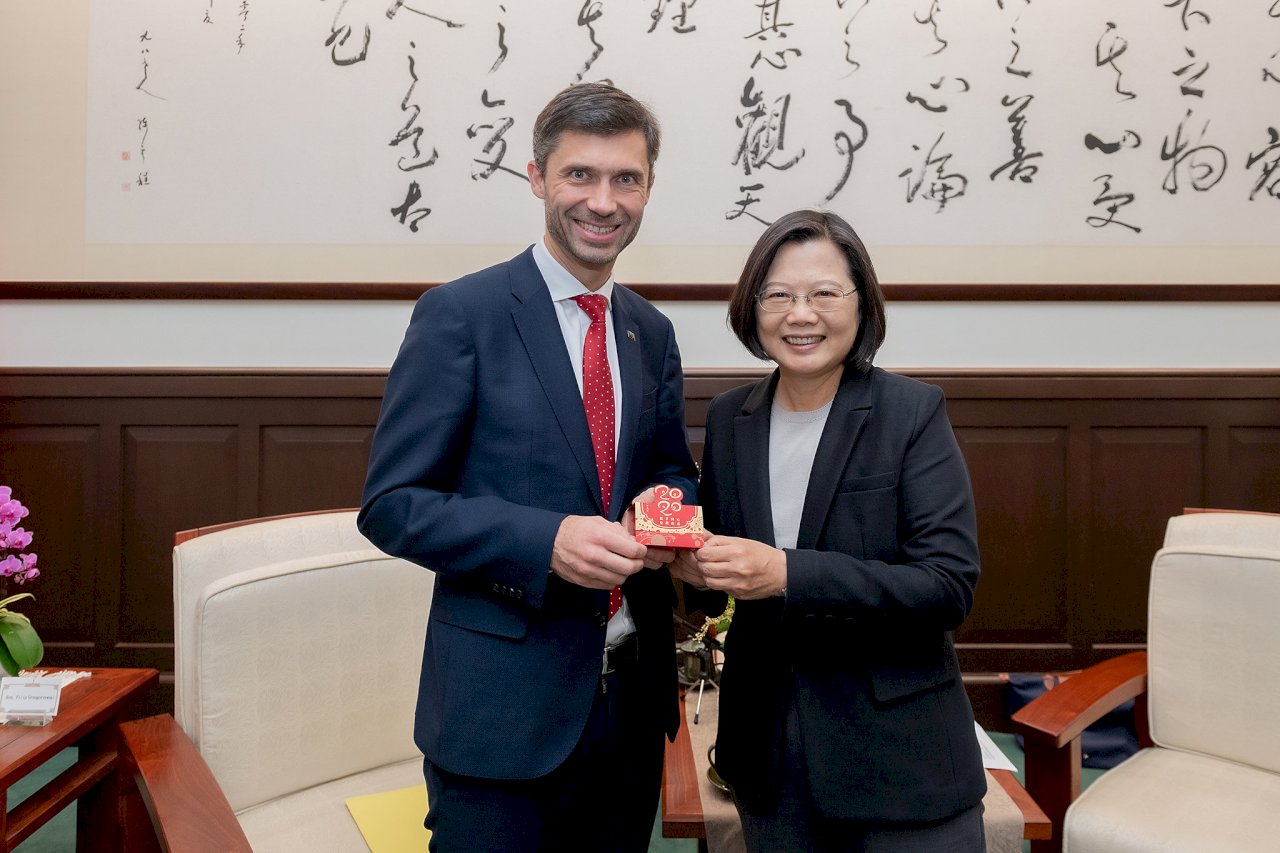 Tsai recibe al director de la Oficina Comercial y Económica de la Unión Europea