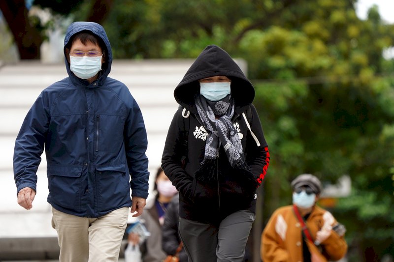 Economía busca elevar la producción diaria de mascarillas a casi 4 millones de unidades