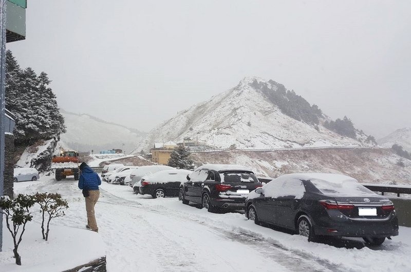 Ha nevado en los principales picos montañosos de Taiwán