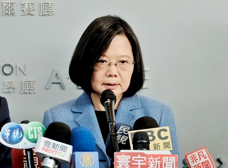 Aviones de combate de China continental cruzan la línea media