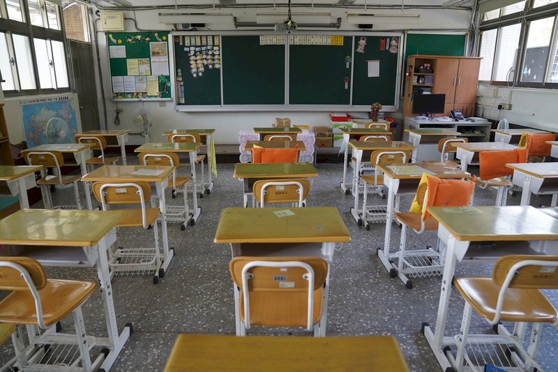 Ministerio de Educación establece las regulaciones de suspensión de clases para responder a los impactos de la COVID-19