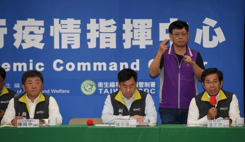 Taiwán informa de 8 nuevos positivos por COVID-19 y clausura el primer colegio por doble contagio