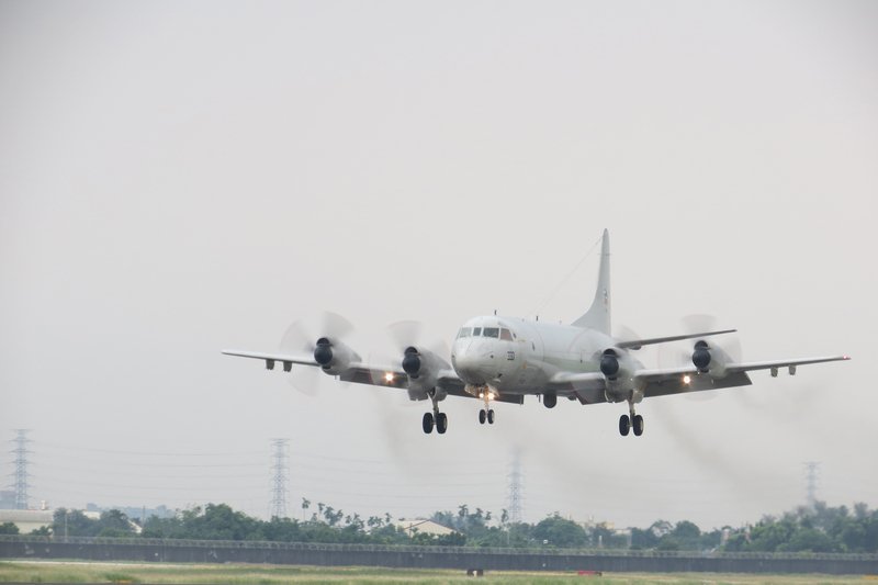 Aviones del ejército estadounidense prosiguen sus actividades en las cercanías de Taiwán