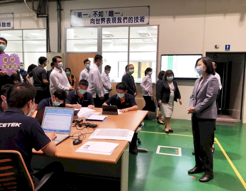 Tsai Ing-wen asegura que el gobierno está ayudando a las empresas y trabajadores durante la crisis