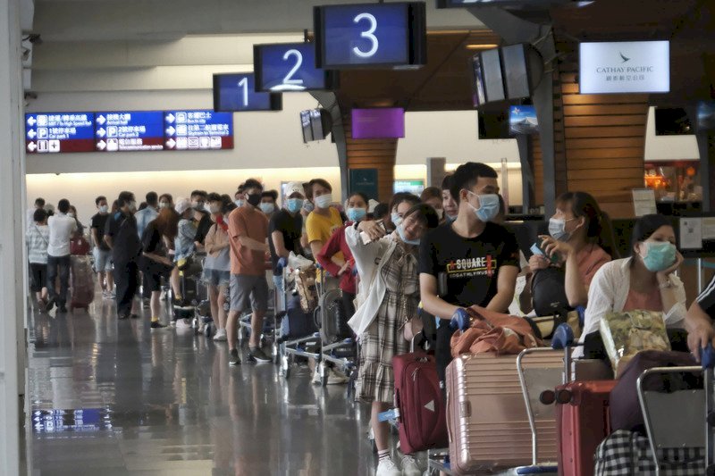 Más de 300 vietnamitas retornan a su país