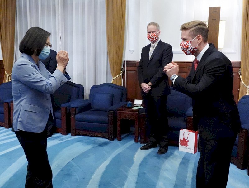 Tsai Ing-wen pide mayor cooperación política y económica con Canadá