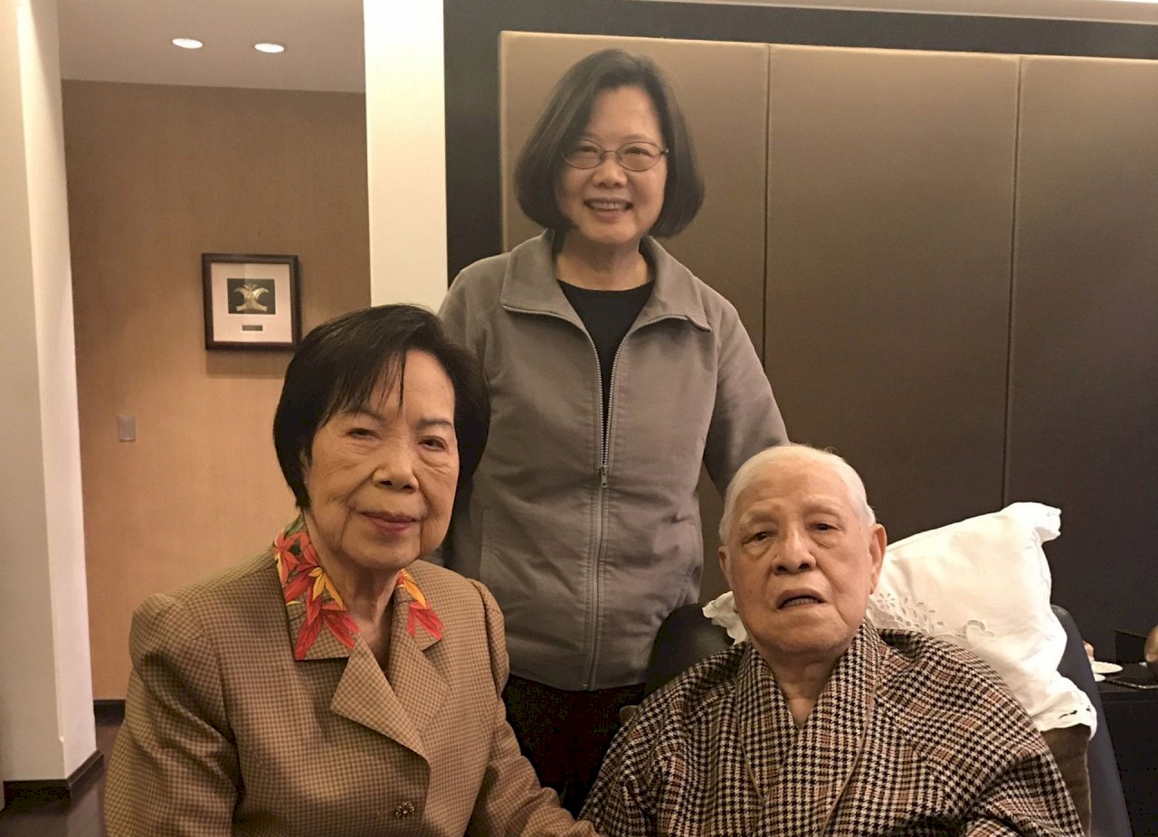 Expresidente Lee Teng-hui es internado en hospital