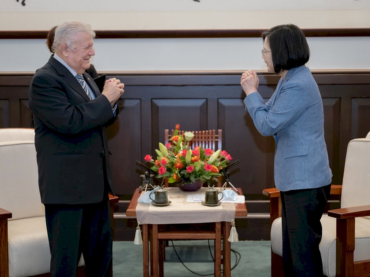 Tsai Ing-wen expresa su agradecimiento al embajador salientede Nicaragua William Tapia