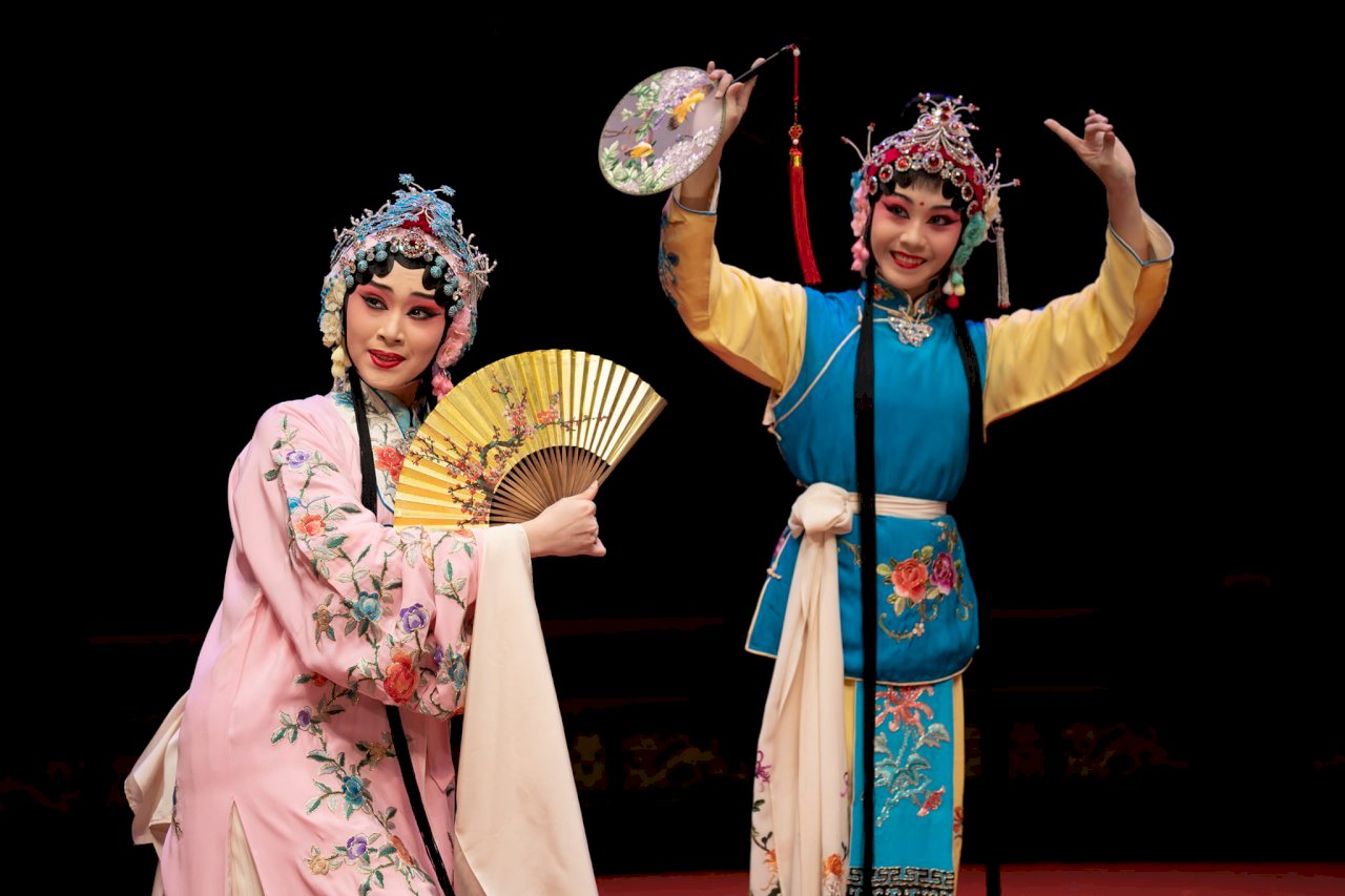 Elenco Kuokuang de ópera tradicional se presenta con motivo de su 25° aniversario