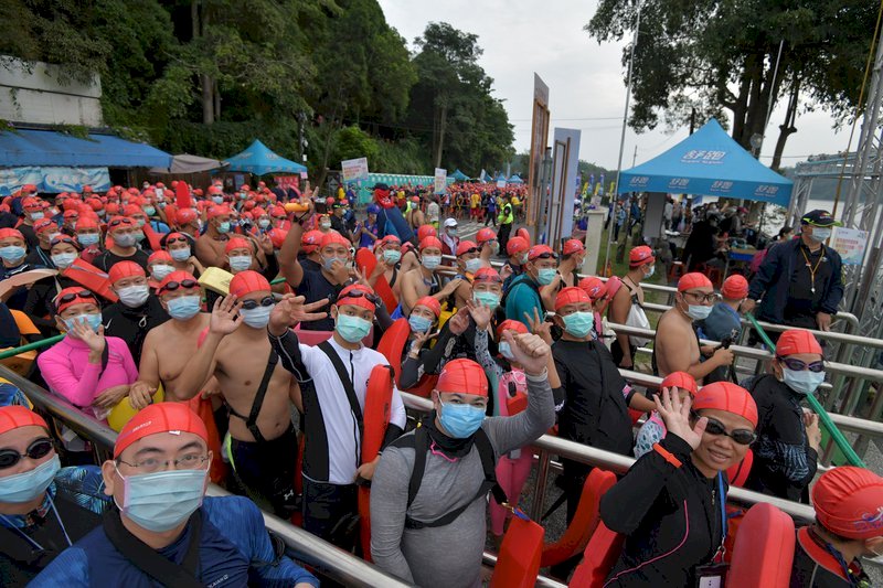 El Festival de Natación del Lago de Sol y Luna 2020
