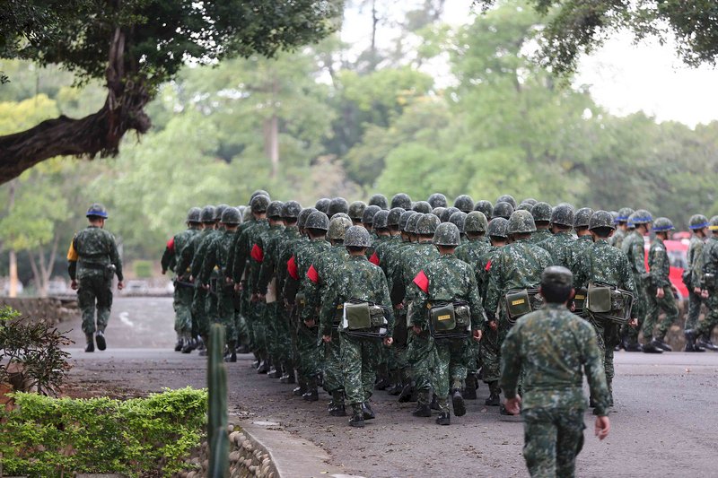 Defensa: «El entrenamiento de veteranos no será la principal fuerza del futuro sistema de reserva»
