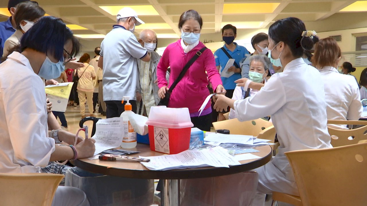 Autoridades sanitarias invitan a la población a vacunarse gratuitamente contra la influenza
