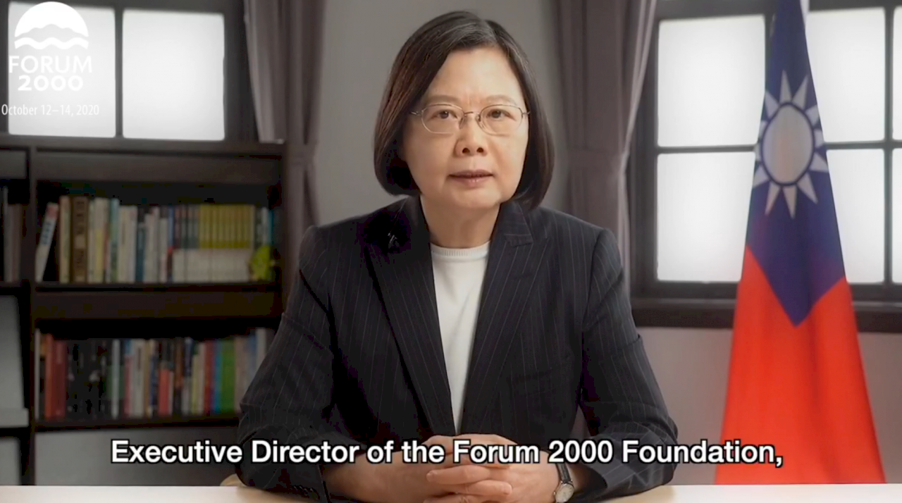 Tsai Ing-wen proclama la gran amistad entre Taiwán y República Checa en el marco del Foro 2000