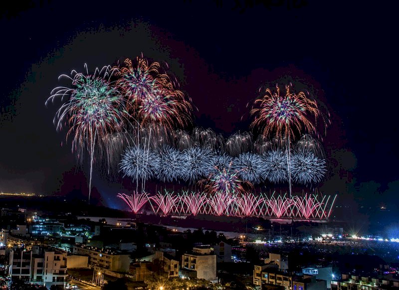 Los fuegos artificiales en Tainán por el Doble Diez