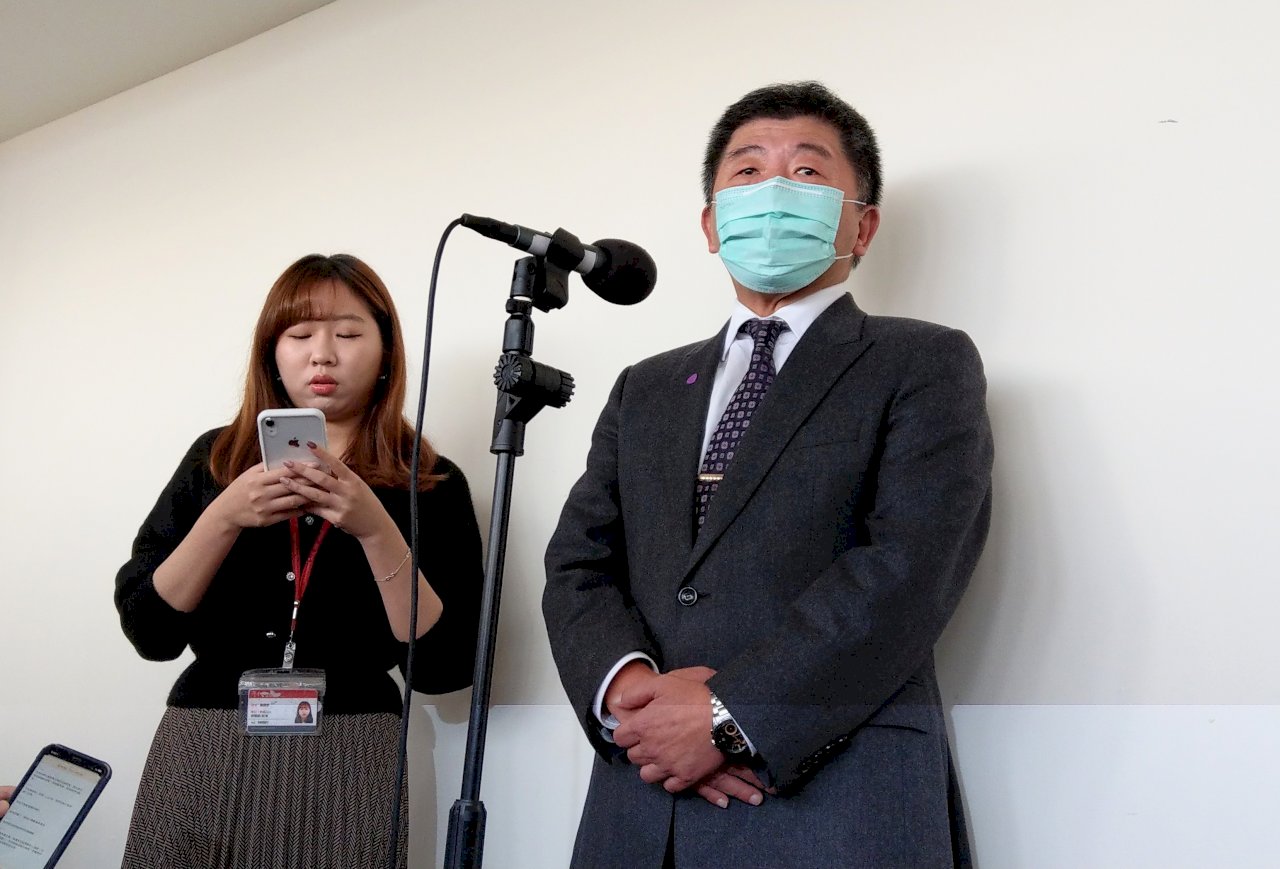 Primer caso de comerciante nacional infectado por COVID-19 que ingresa a Taiwán en un vuelo con asistencia médica