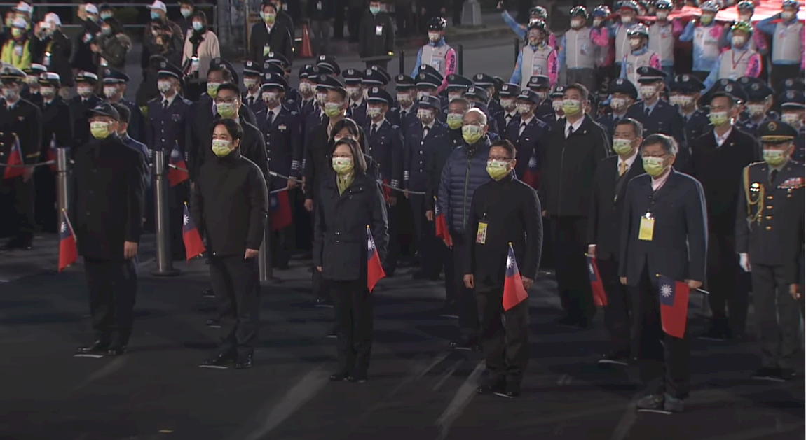 Se celebra ceremonia de izado de bandera nacional