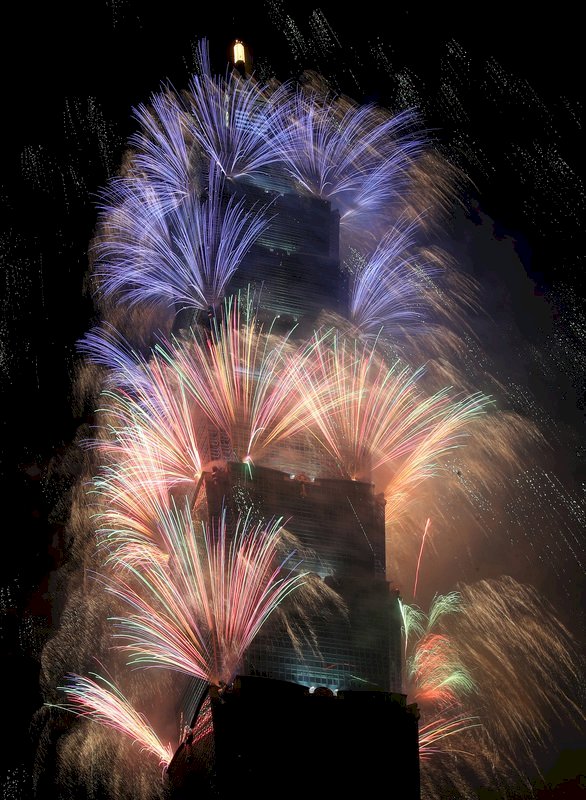 El Espectáculo de Fuegos Artificiales por Año Nuevo del Taipéi 101