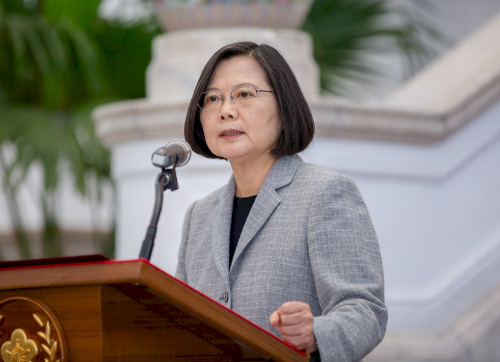 Presidenta Tsai Ing-wen visita Parque Industrial de la Industria Aeronáutica en Chiayi